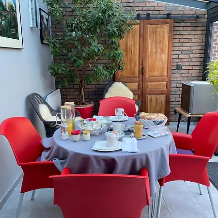 לינה וארוחת בוקר La Maison Angele