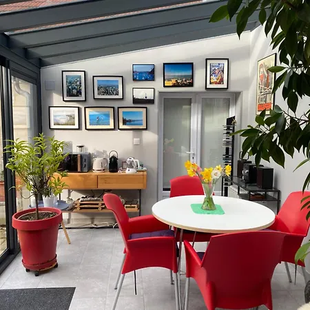 לינה וארוחת בוקר La Maison Angele